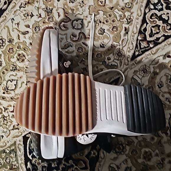 Shoes size 6 - Picture 3 of 3